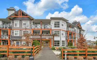 2 bed/2 bath penthouse condo in Beautiful South Surrey